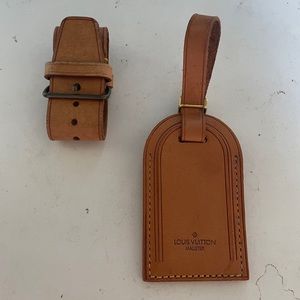 Authentic Louis Vuitton Luggage Tag / Poignet Set 👜